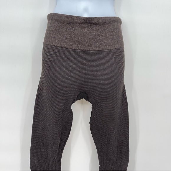ATHLETA Shimmer Seamless Tight Espresso Legging Size Medium Gold Brown LIKE NEW - Picture 7 of 8